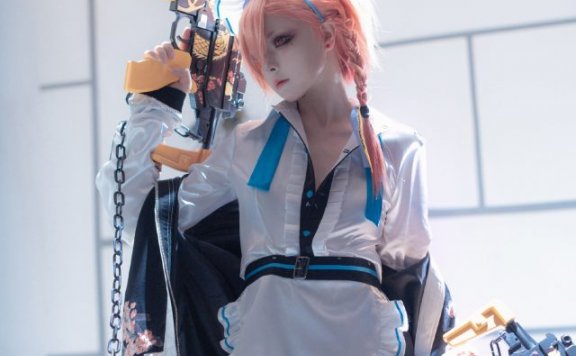 [蔚蓝档案]w百合欧皇子w cos美甘妮露，展现千禧年特工的酷帅与美丽