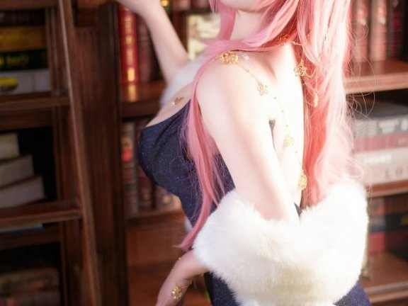 性感魅力的演绎:菌烨tako的“礼服版”八重神子COSPLAY