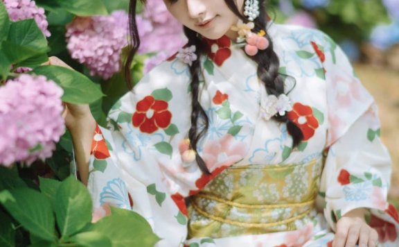 紫氯氯cos花季少女 | 紫氯氯_花季少女·无尽夏 和服cos作品 [18P-57MB]