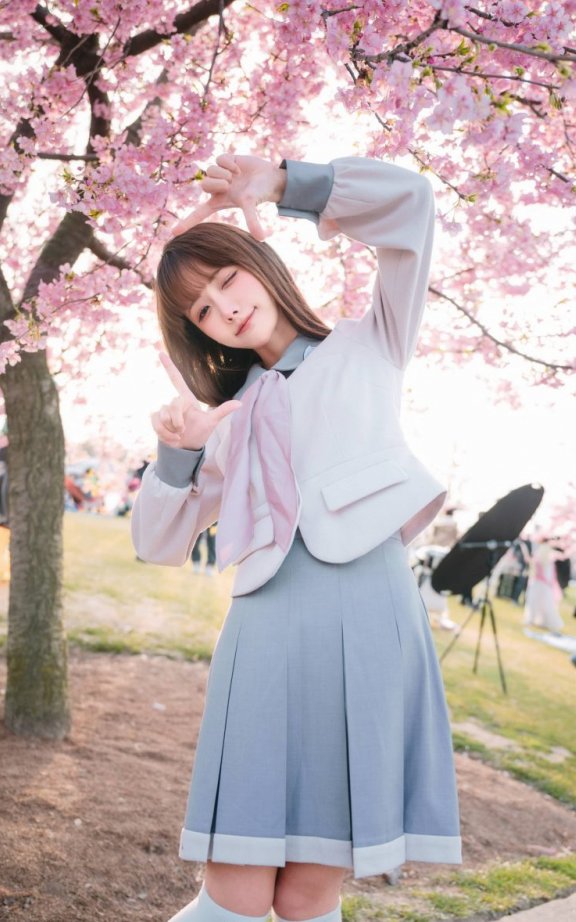 紫氯氯cos JK少女 | 紫氯氯_樱花下的JK少女cos作品 [18P-76MB]