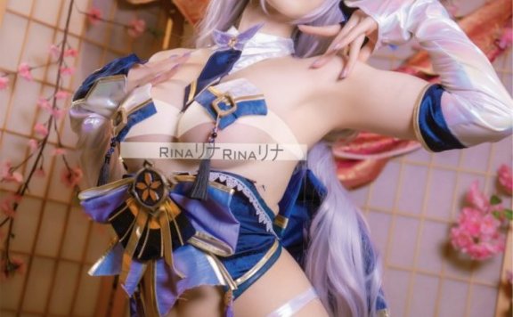 日本coser Rina性感的“缺布料版”信浓cosplay引爆二次元风波