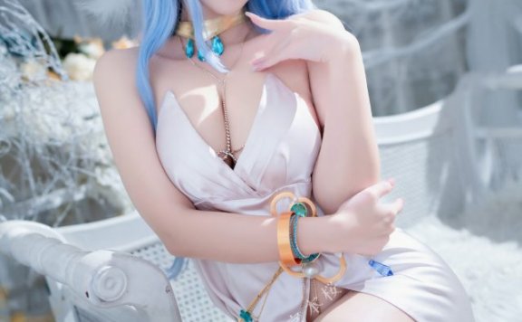 宮本桜cos《胜利女神:妮姬》海伦,性感礼服绽放宙斯盾之花