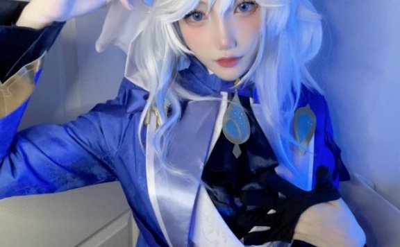 泰国Ung_Ying化身《原神》芙宁娜,带来“任性之神”的可爱魅力