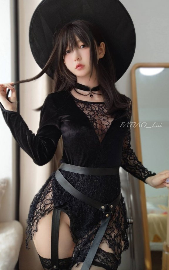 迷之呆梨cos女魔法师 | 迷之呆梨_女魔法师·黑色蕾丝cos作品 [116P-278MB]