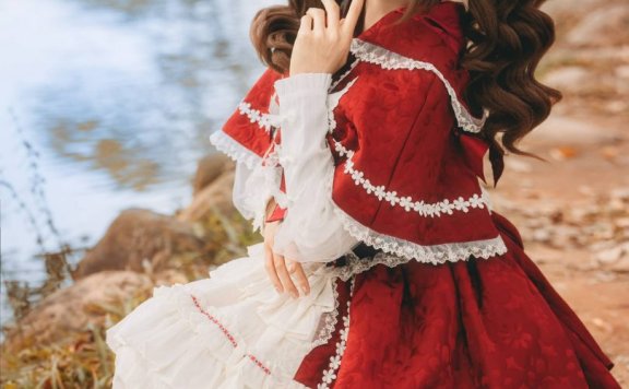 蠢沫沫小红帽COSPLAY：蠢沫沫演绎经典童话的独特魅力