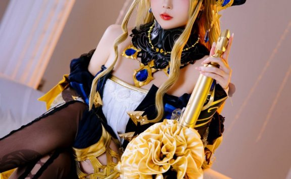 游戏与现实的完美融合:日奈娇cos原神娜维娅的高贵魅力