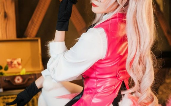 瓜希酱cos光之高扬斯卡娅 | 瓜希酱_FGO·光之高扬斯卡娅cos [30P-222MB]