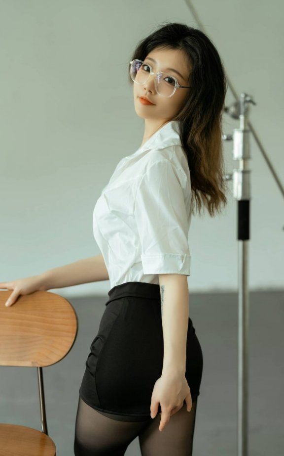 桃良阿宅cos_OL系列 | 桃良阿宅_模特兼职·OL制服cos作品 [48P-366MB]