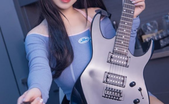 自信无颜小天使COS:解锁自闭颜球球的二次元传奇