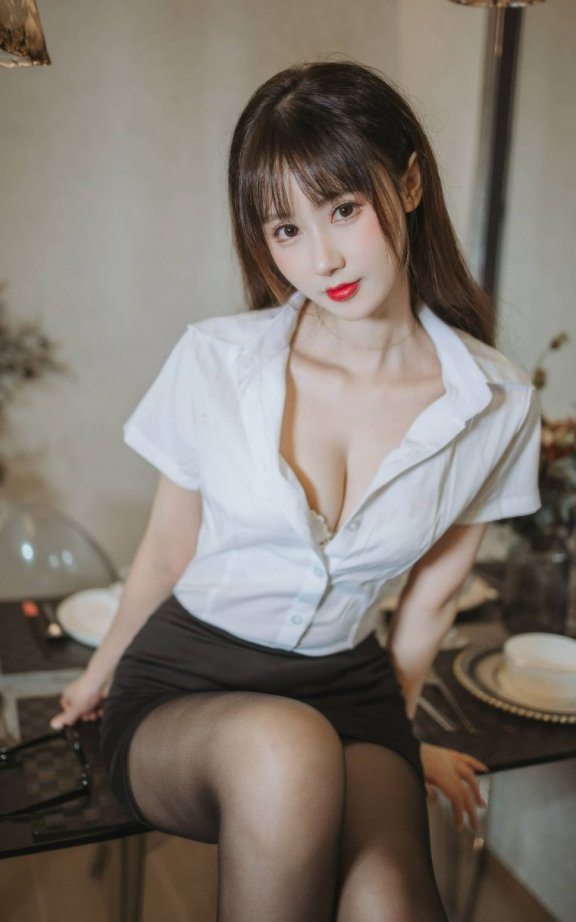 羽生三未cos OL女郎 | 羽生三未_OL女郎·丝袜包臀cos作品 [40P-666MB]