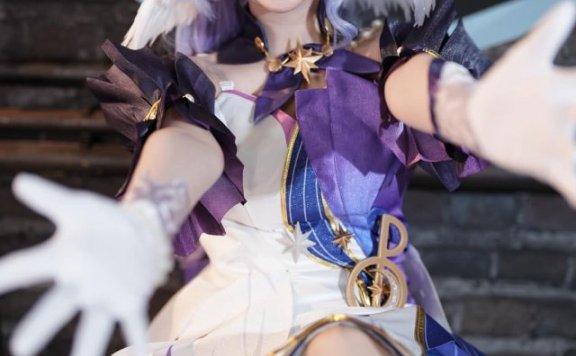 银河中的歌者：泰国女coser Minton化身漂亮迷人的知更鸟