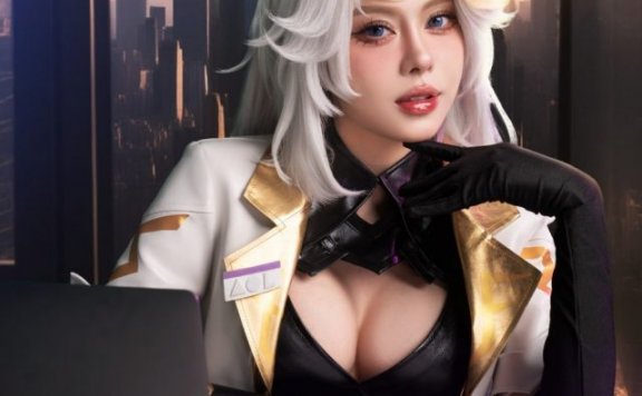 越南Tiktoker Ha Moi迷人的萝儿cosplay照片，俘虏了男粉丝的心