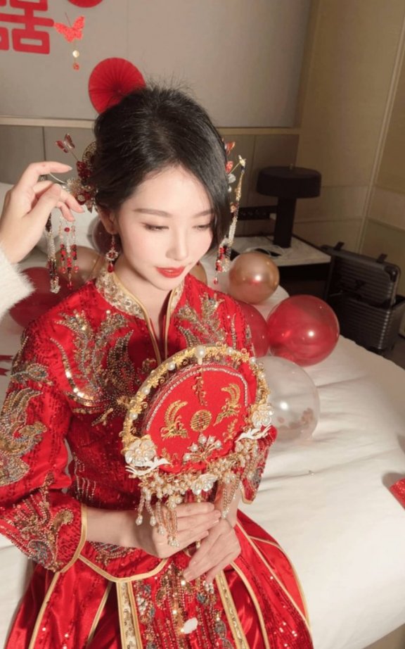 抖娘-利世cos新娘 | 抖娘利世_伴郎团·新娘 礼服cos [55P2V-811MB]