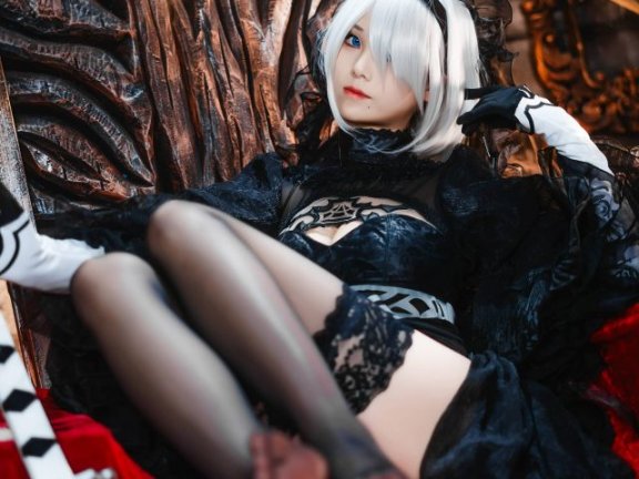 蜜汁猫裘机械纪元COS：完美演绎尤尔哈2B的冷酷与性感