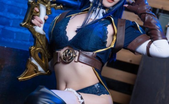 从冷酷战士到性感女神：Coser RiNa独特演绎皮城女警凯特琳