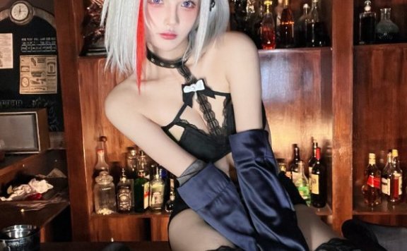 碧蓝航线阿璇学妹COS:演绎兔女郎杜伊斯堡的性感与俏皮