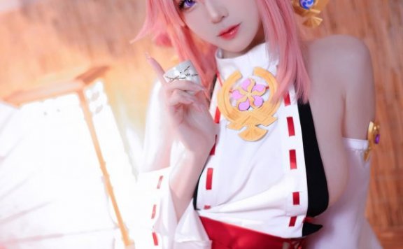 御狐女神再现：miko酱ww八重神子COS，颜值与魅力双爆表