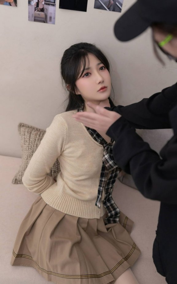 鱼子酱Fish跟踪狂cos|鱼子酱Fish_跟踪狂·OL毛衣cos作品[120P-1.23GB]