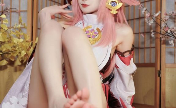 封疆疆v八重神子COS:诠释原神大巫女的性感和神秘魅力