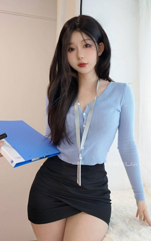 迷之呆梨OL女郎cos|迷之呆梨_OL女郎·毛衣+包臀裙cos[130P-220MB]