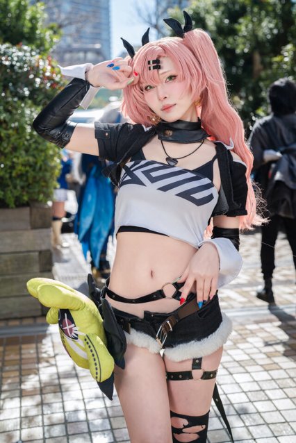 绝区零Narita妮可·德玛拉COS，性感与狡黠并存的春日惊艳