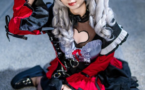 劉瑋晞沙花叉克萝伊COS:渔网袜+地雷系造型引爆FF44现场