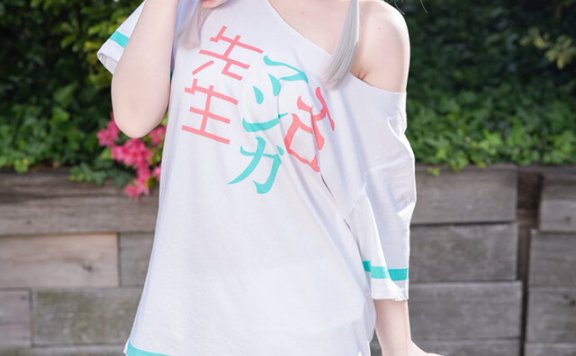 有本猫《埃罗芒阿老师》和泉纱雾COS，软萌炸裂池袋阳光城！