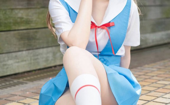 池袋阳光城的COS盛宴:安娜乌萨吉完美演绎柔情少女明日香