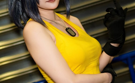 冷酷玫瑰破次元壁：飴屋莉安娜cos惊艳亮相EVO Japan2025