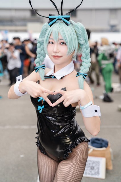 兔女郎初音未来COS：Ciara在日本桥街头节带来的创意突破