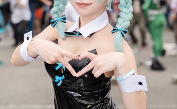 兔女郎初音未来COS：Ciara在日本桥街头节带来的创意突破