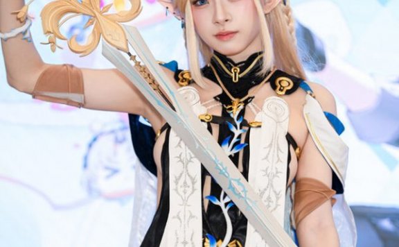 优雅与神秘交织：红羽りお深情演绎《鸣潮》卡提希娅COS