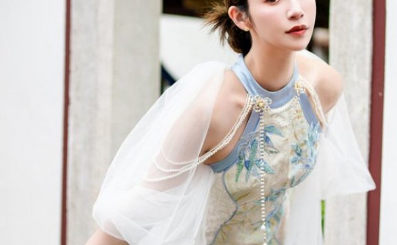 Coser伊登Idun旗袍新诠释:古典端庄与现代性感的惊艳邂逅