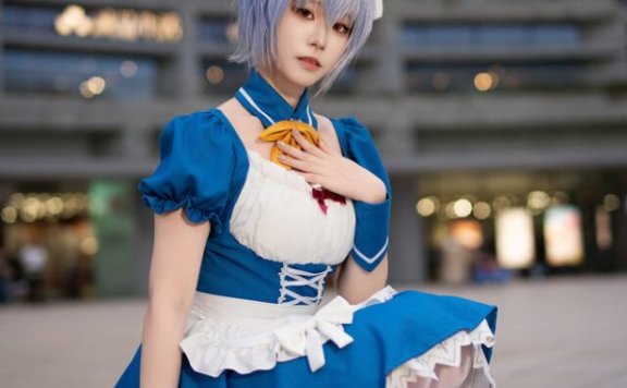 台北Acosta!现冷艳女仆绫波丽COS：芊Qian反差萌造型引围观