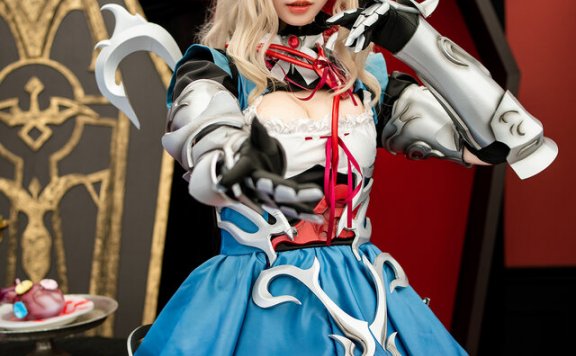 月之子现身秋叶原,伊织萌艾米cos带你走进“银与绯”世界
