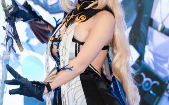 Hakonyanya卡提希娅COS：演绎鸣潮圣女的神秘优雅与性感