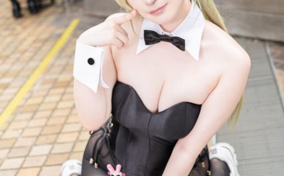 璀璨笑容与性感魅力并存：璃都兔女郎索达cos亮相Ultra acosta！