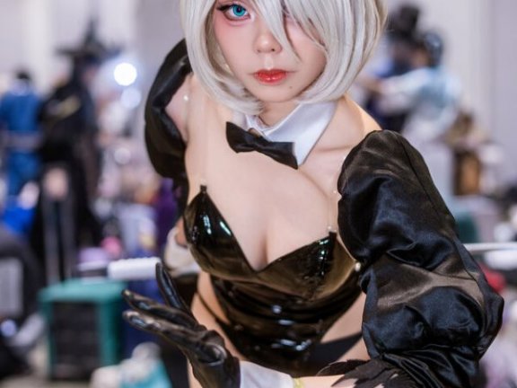 兔耳加战斗感：HANA的兔女郎版尤尔哈2Bcos惊艳ACGHK2025