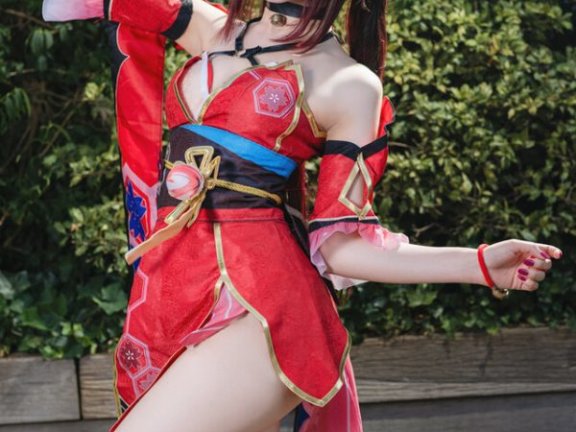 30度高温下的惊艳亮相：Teteno完美的崩坏星穹铁道花火COS