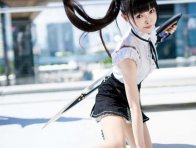 穿越虚拟与现实的传奇瞬间：剑星伊芙COS惊艳再现Comiket106