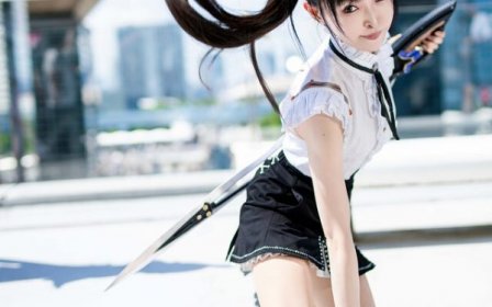 穿越虚拟与现实的传奇瞬间：剑星伊芙COS惊艳再现Comiket106