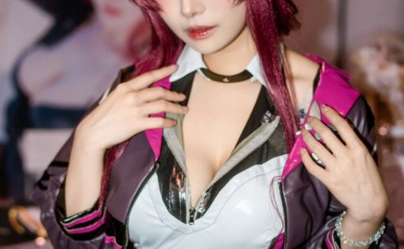 葵Aoi崩坏星穹铁道·卡芙卡COS：引爆2025香港动漫游戏节现场