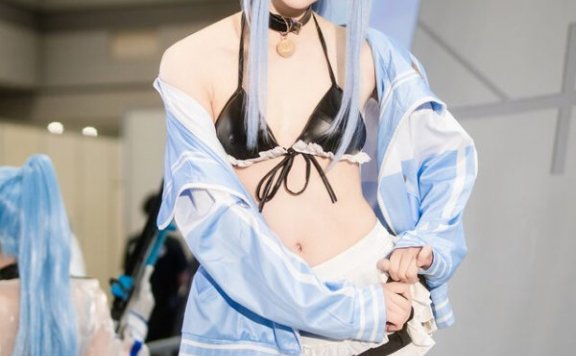 泳装风情与治愈笑容：Kitaro_绮太郎安克COS亮相Comiket106