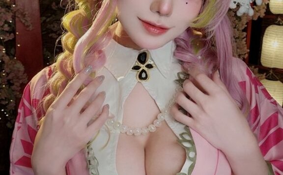 JJAMx甘露寺蜜璃COS:完美演绎恋柱的甜美与力量双重魅力