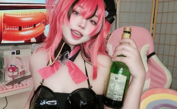 性感航海少女闪亮登场：Venus演绎热情且俏皮的马斯特COS