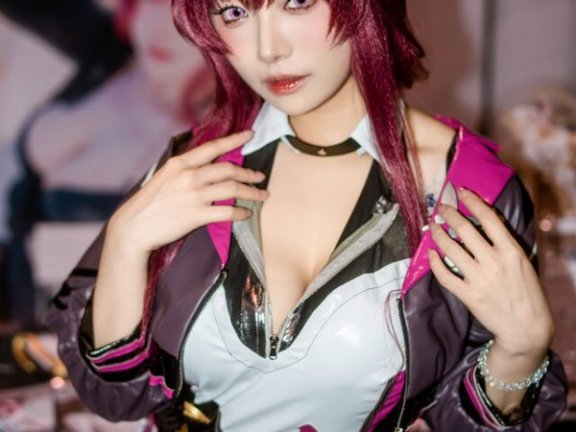 葵Aoi崩坏星穹铁道·卡芙卡COS：引爆2025香港动漫游戏节现场