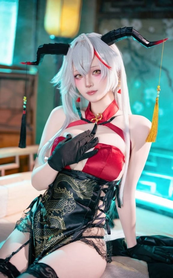 屿鱼YukakoCOS埃吉尔|屿鱼Yukako_碧蓝航线·埃吉尔旗袍cos作品