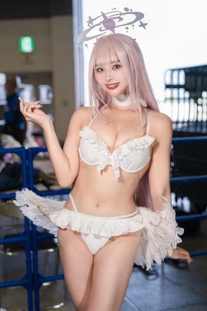 天音あずは亮相Comiket106：完美演绎比基尼版圣园未花COS