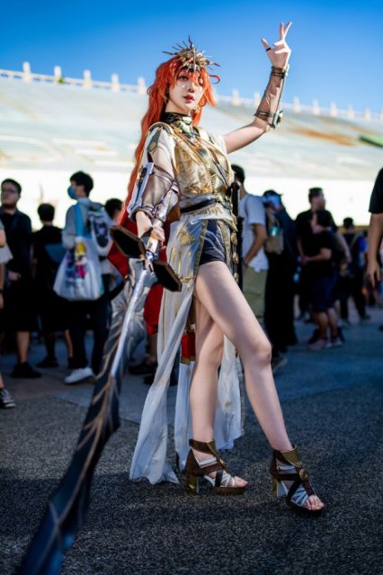 当七丘总督穿越次元：玄子Genko奥古斯塔cos演绎漂亮与力量