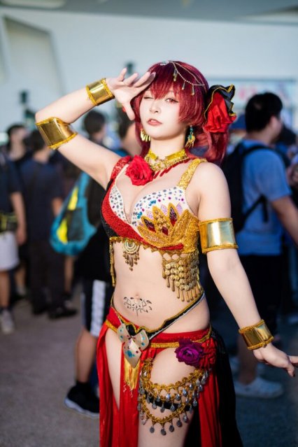 海上掀浪！鹤葵宝钟玛琳COS惊艳全场，点燃Hololive粉丝圈